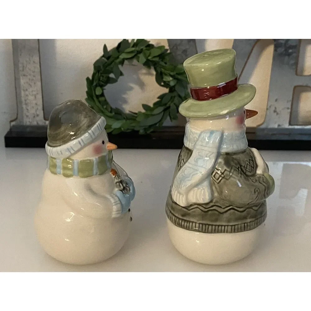 Vintage 1970's Snowman Salt and Pepper Shaker 2 pc Set 4.5
